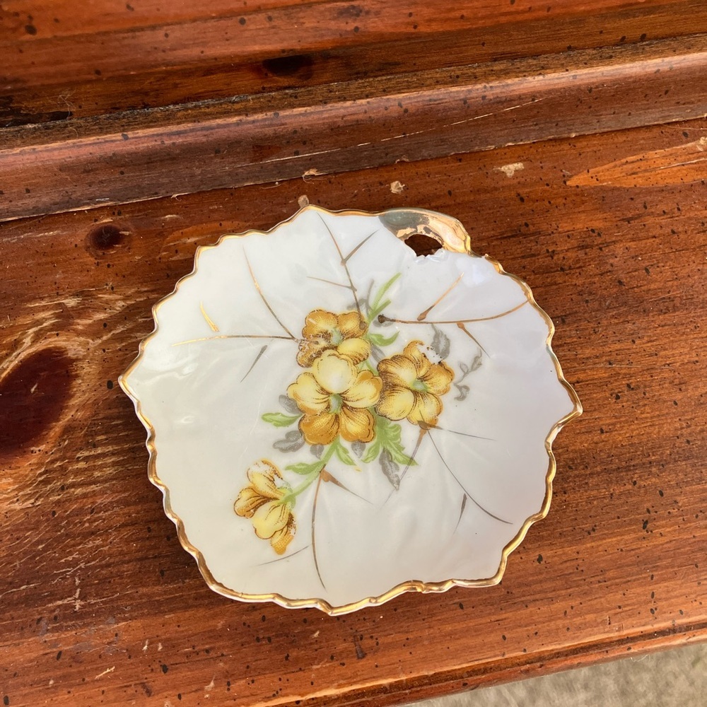 Floral Leaf-Shaped Decorative Plates/ Trinket Trays - Picture 2 of 4